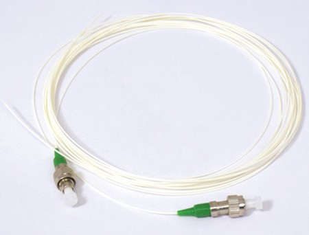 FC/APC- Pigtail de fibra óptica OS2 G.652.D 0.9mm 2.7m LSZH Blanco